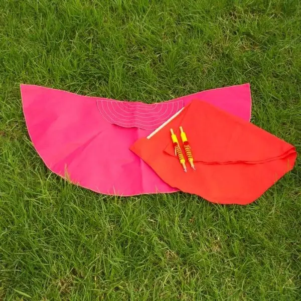 Conjunto De Niño De Capote, Muleta Con Estaquillador, Ayuda Y Banderillas