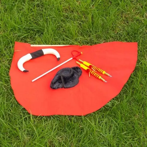 Pack Muleta Niño Con Banderillas , Montera Y Cuernos